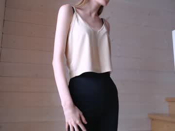 girl cam all day princess__aurora image #3716785