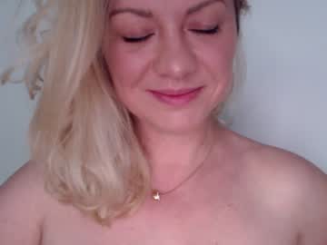 girl cam all day kiradivine image #2062965