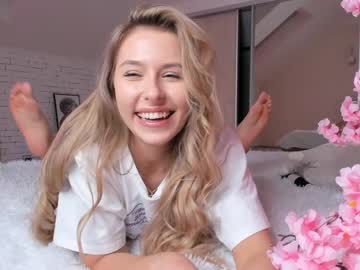 girl cam all day yononeey image #5314018