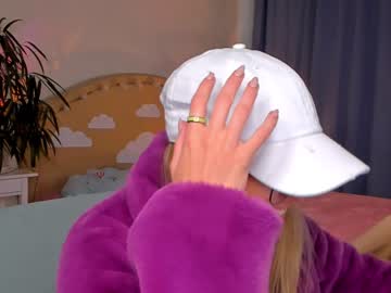 girl cam all day linellali image #2606321