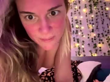 girl cam all day bananascoconutz image #5647414