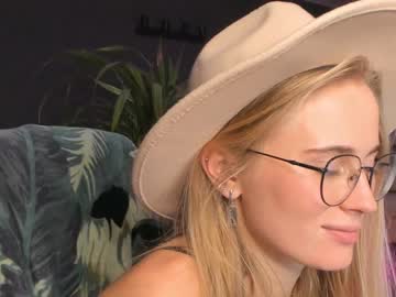 girl cam all day linellali image #2802229
