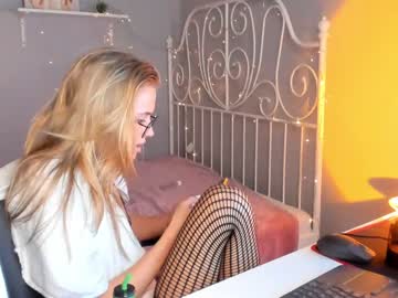 girl cam all day linellali image #2535025