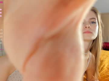 girl cam all day carolynsveronica image #5671942