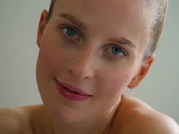 girl cam all day ellaa91 image #2257311