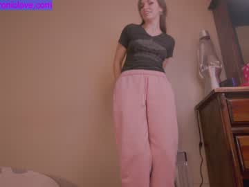 girl cam all day chroniclove image #3378587
