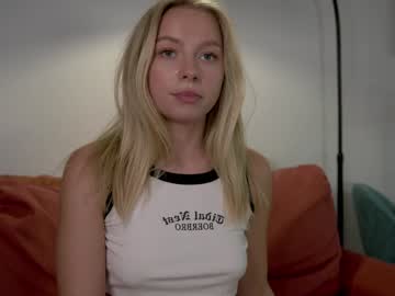 girl cam all day snow_is_falling image #8224126