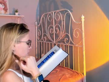 girl cam all day linellali image #2555535
