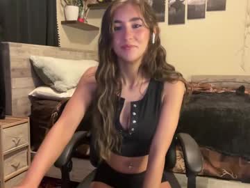 girl cam all day peachyflowers image #9165362