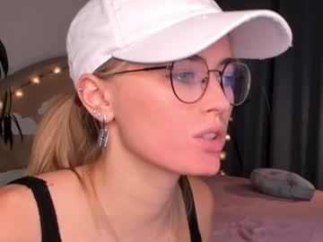 girl cam all day linellali image #2751733