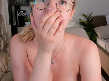 girl cam all day emilyhewell image #9711675