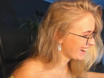 girl cam all day linellali image #2981172