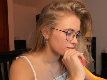 girl cam all day linellali image #3154280