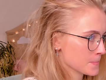 girl cam all day linellali image #2629129