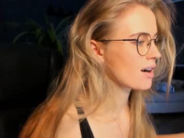 girl cam all day linellali image #2914344