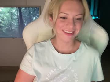 girl cam all day kiradivine image #2801371