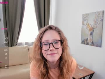 girl cam all day top_stop image #4404361