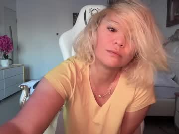 girl cam all day kiradivine image #8129568