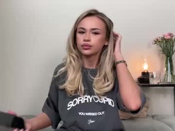 girl cam all day julia_rle image #8921357