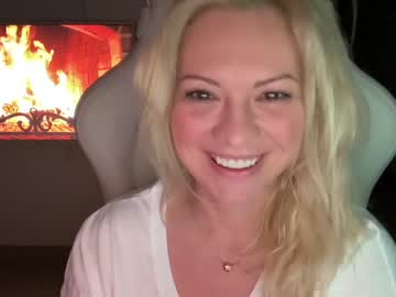 girl cam all day kiradivine image #4226955