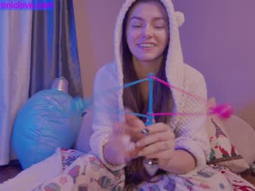 girl cam all day chroniclove image #3413867
