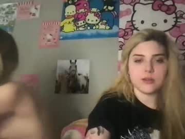 couple cam all day snowxbunny1228 image #6523130