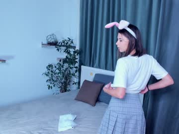 girl cam all day _night_moon_ image #5793303