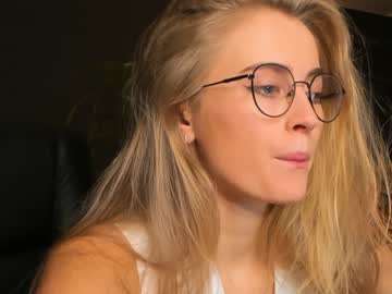 girl cam all day linellali image #2814629