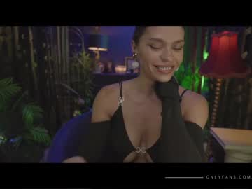 girl cam all day lucieoude_ image #2610240