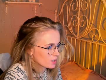 girl cam all day linellali image #2577914