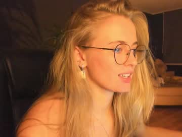 girl cam all day linellali image #2982385