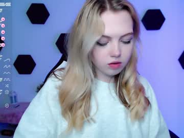 girl cam all day small_blondee image #3881652