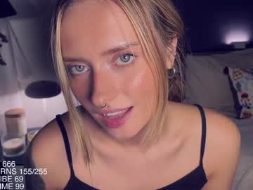 girl cam all day yvie_ image #9586516