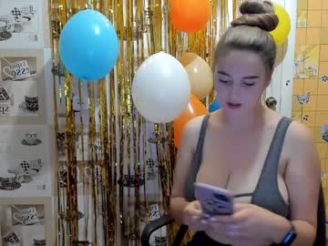 girl cam all day emmika_ image #2012929