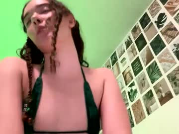 girl cam all day kylieexoxoxo2432 image #9031431