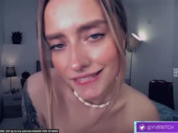 girl cam all day _yvie_ image #5570660