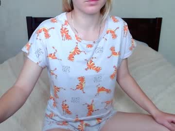 girl cam all day kittycat__meow_ image #4409832
