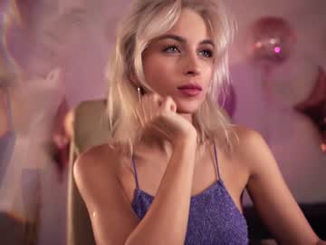 girl cam all day peach_me image #1532548