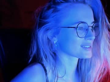 girl cam all day linellali image #2939352