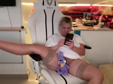 girl cam all day kiradivine image #5449747