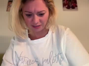 girl cam all day kiradivine image #8252984