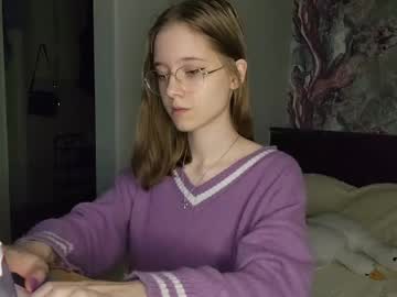 girl cam all day lowress image #9014251
