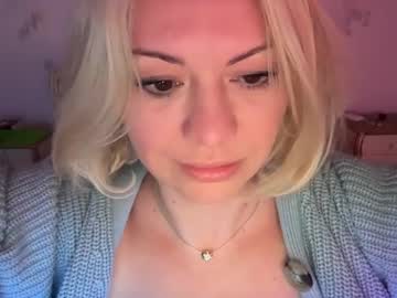 girl cam all day kiradivine image #8421906