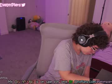 girl cam all day evelynpiers image #2482877