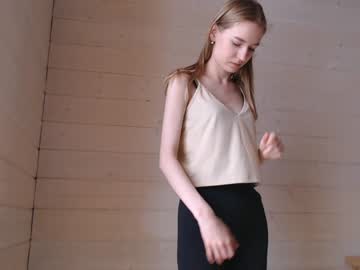 girl cam all day princess__aurora image #3716238