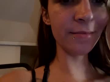 girl cam all day yummykitty2022 image #1394050