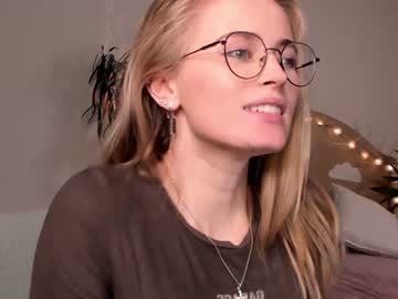 girl cam all day linellali image #2758122