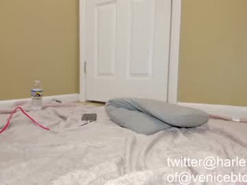girl cam all day venicebtchh image #4386694