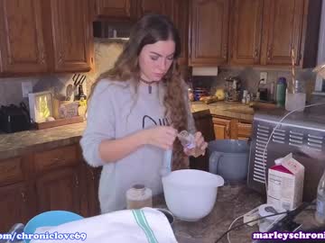 girl cam all day chroniclove image #5691107